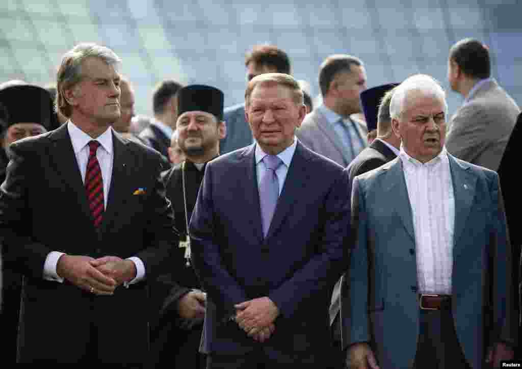 Ukraine's former Presidents Viktor Yushchenko, left, Leonid Kravchuk, right, and Leonid Kuchma attend Ukraine's Independence Day military parade in the centre of Kiev Aug. 24, 2014.