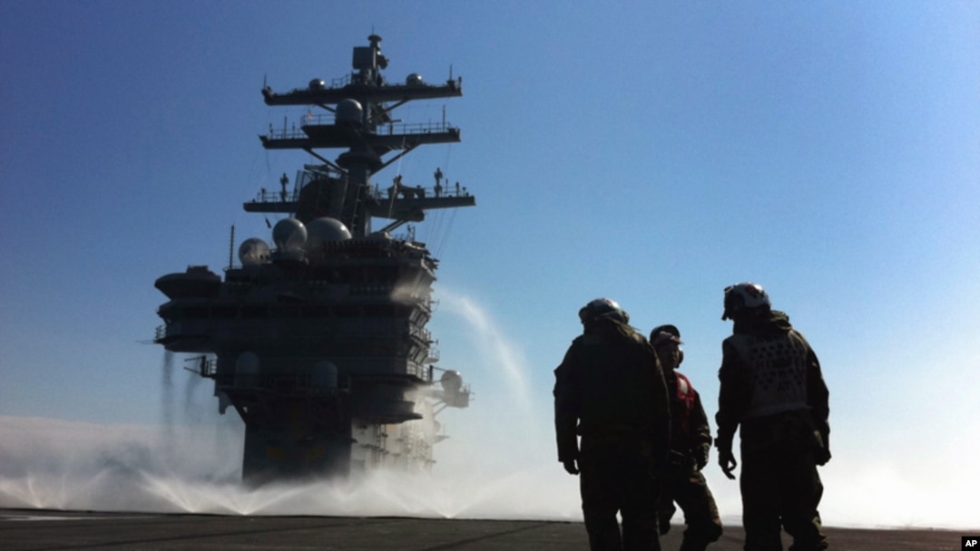 Hải quân Mỹ trên Hàng Không Mẫu Hạm USS Ronald Reagan ngoài khơi bờ biển Nhật Bản