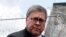 EL fiscal general de EE.UU., William Barr, habla con periodistas tras visitar la prisión federal de Edgefield, en Carolina del Sur, el lunes 8 de julio de 2019. (Foto: AP/Bazemore)