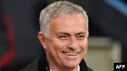 Sabon kocin kungiyar Tottenham Jose Mourinho. 