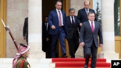 Jordanian King Abdullah II, right, leaves following a meeting at the Jordanian Royal Palace in Amman, Jan. 15, 2017. 