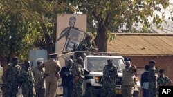 Des patrouilles de polices dans les rues de Lilongwe, le 20 juillet 2011