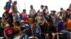 Караван мигрантов из Центральной Америки возобновляет путь в сторону США