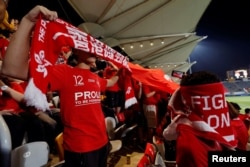 지난 9일 홍콩에서 열린 홍콩-바레인 친선축구 경기에서 중국 국가가 연주되는동안 홍콩 시민들이 야유를 보내고 있다.