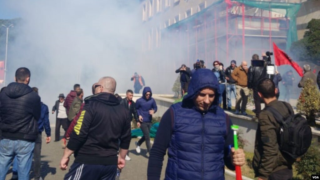 Tiranë, mbyllet protesta e opozitës