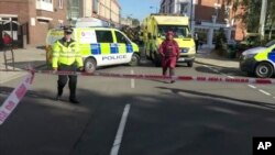 英國警方在發生爆炸的帕森斯·格林地鐵站外設立警戒線。