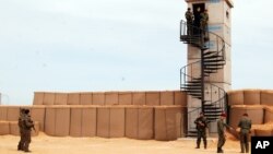 Tunisian soldiers take part in a presentation of the anti-jihadi fence near Ben Guerdane, eastern Tunisia, close to the border with Libya, Feb. 6, 2016.