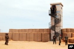 Tunisian soldiers take part in a presentation of the anti-jihadi fence near Ben Guerdane, eastern Tunisia, close to the border with Libya, Feb. 6, 2016.