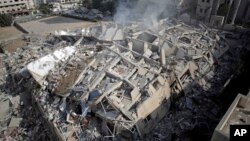 El ejército advirtió a los residentes en Gaza con llamadas telefónicas que atacarían infraestructuras terroristas y pidió mantenerse alejados de esos edificios.