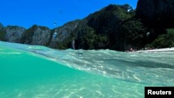 Tourists visit Maya Bay as Thailand reopens its world-famous beach after closing it for more than three years to allow its ecosystem to recover from the impact of overtourism, at Krabi province, Thailand, January 3, 2022. (REUTERS/Jorge Silva)