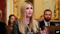 Un funcionario del gobierno de Donald Trump dijo que los correos electrónicos enviados por Ivanka Trump no contenían información clasificada y que lo hizo por una falta de comprensión de las reglas.