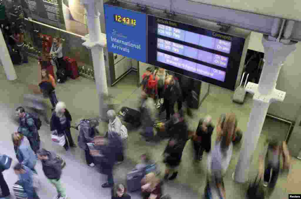 Britain said it would start screening passengers entering the country through London&#39;s two main airports and the Eurostar rail in an effort to curtail the spread of Ebola, Oct. 10, 2014. 