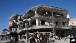 叙利亚拉卡一座在民主联军2017年与伊斯兰国交战中摧毁的建筑 － 资料照片