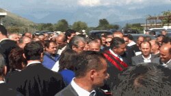 Kryeministri Berisha nis një dialog me qytetarët në prag të vendimit final të liberalizimit të vizave