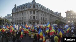 Demonstrators attend a rally against new restrictions imposed by the government after a surge in COVID-19 cases, in Bucharest, Oct. 2, 2021.(Inquam Photos/Octav Ganea via Reuters)