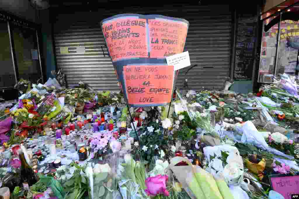Paris - Terror hücumunun həyata keçirildiyi La Belle Equipe kafesinin qarşısı