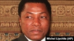 Ibrahim Baré Maïnassara, alors président du Niger, au Palais de l'Elysée à Paris, le 25 février 1999. 