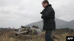 Дмитрий Медведев во время посещения острова Кунашир