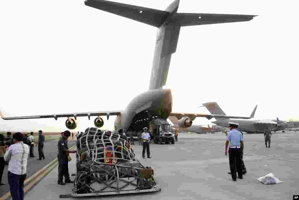 Relief supplies are loaded into an Indian Air Force aircraft headed to Nepal, in New Delhi, India, April 25, 2015.