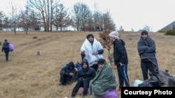 Stotine migranata zimu provode na otvorenom. Foto: BIRN BiH