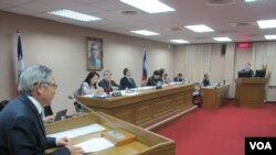 台湾立法院外交及国防委员会星期四质询的情形（美国之音张永泰拍摄）