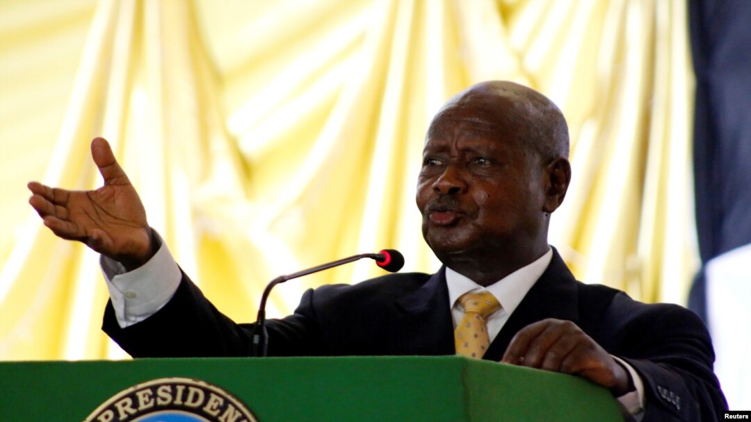 Perezida Yoweri Museveni niwe watangije ku mugaragaro igeragezwa ry'uwo muti