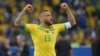 Pemain Brazil Dani Alves melakukan selebrasi setelah mengalahkan Peru untuk memenangkan turnamen sepak bola Copa America di Stadion Maracana di Rio de Janeiro, Brasil, pada 7 Juli 2019. (Foto: AFP/Luis Acosta)