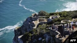 Des touristes sur la péninsule du Cap, en Afrique du Sud, en mai 2010.