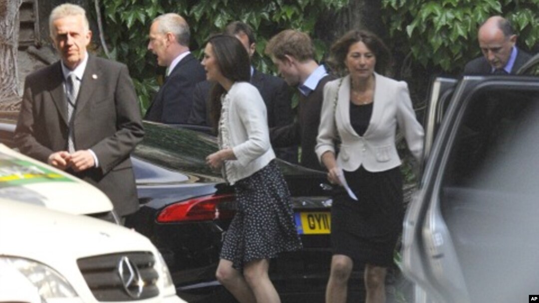 Prince Willam's fiancee Kate Middleton leaves Westminster Abbey with her mother Carole and Prince Harry, en route to Clarence House in London, April 28, 2011