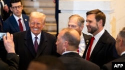 Prezida Donald Trump kumwe na visi prezida wiwe