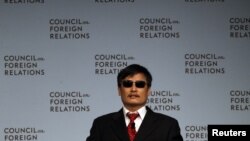 Aktivis tunanetra Tiongkok, Chen Guangcheng berbicara di depan Dewan Hubungan Luar Negeri, New York (31/5).