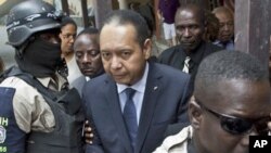 海地警方押送前独裁者杜瓦利埃