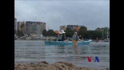 志愿者清理国际沿海水域