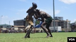 Two wrestlers grapple at the "Wrestling for Peace" tournament at Juba Stadium in South Sudan's capital, April 16, 2016. (J. Patinkin/VOA)