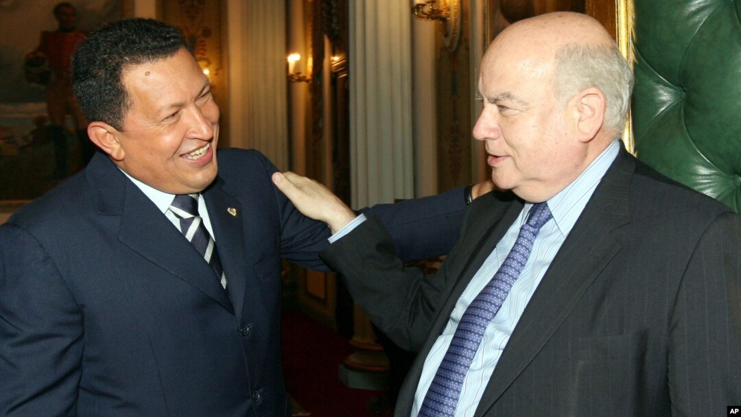 Chavez Insulza durante tiempos mejores, en 2006, en Venezuela.
