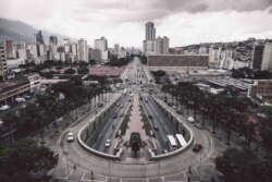Avenida Bolívar desde el Tribunal Supremo de Justicia, Caracas 2016. Foto cortesía de Donaldo Barros.