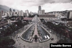 Avenida Bolívar desde el Tribunal Supremo de Justicia, Caracas 2016. Foto cortesía de Donaldo Barros.