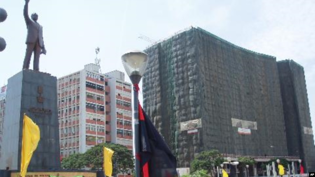 Angola: empresas estatais obrigam funcionários a pagar quotas ao MPLA