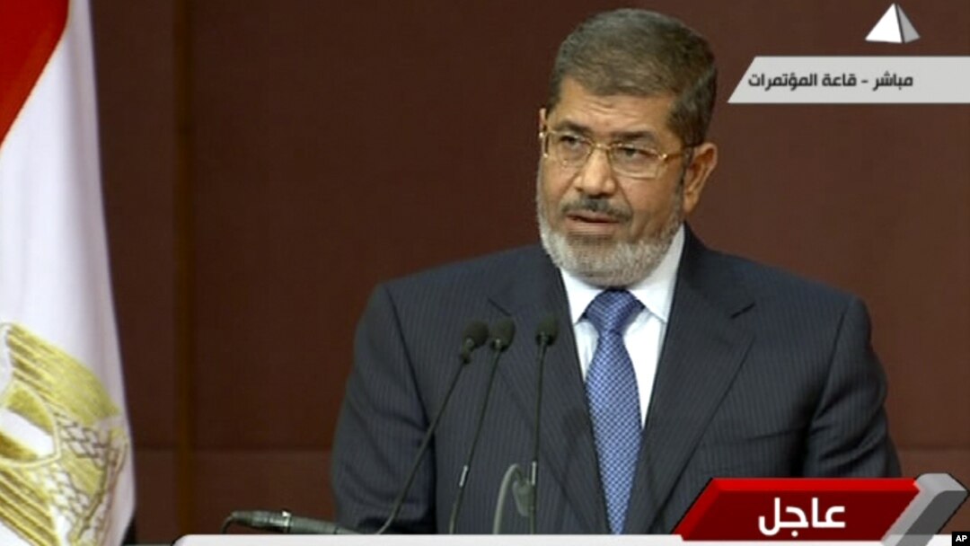 Presiden Mohammed Morsi, yang mengusulkan referendum konstitusi, mendapat dukungan dari hakim-hakim senior Mesir (foto: dok).