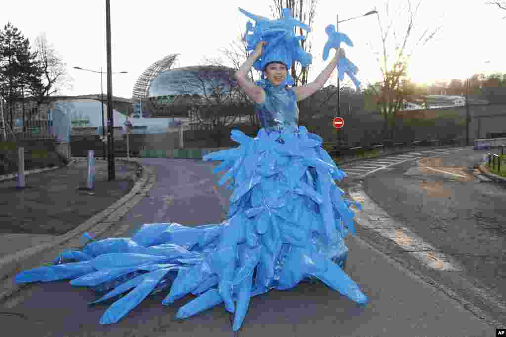 Chinese artist and environmental activist Kong Ning unveils her latest creation in support of the One Planet Summit, in Boulogne-Billancourt near Paris, France.