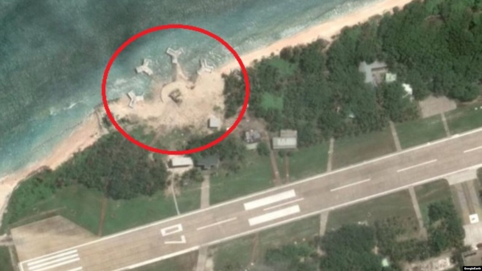 Pulau Taiping di Laut China Selatan (sumber: Google Earth). 