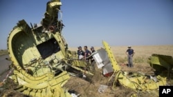 Bangkai pesawat Malaysia Airlines MH17