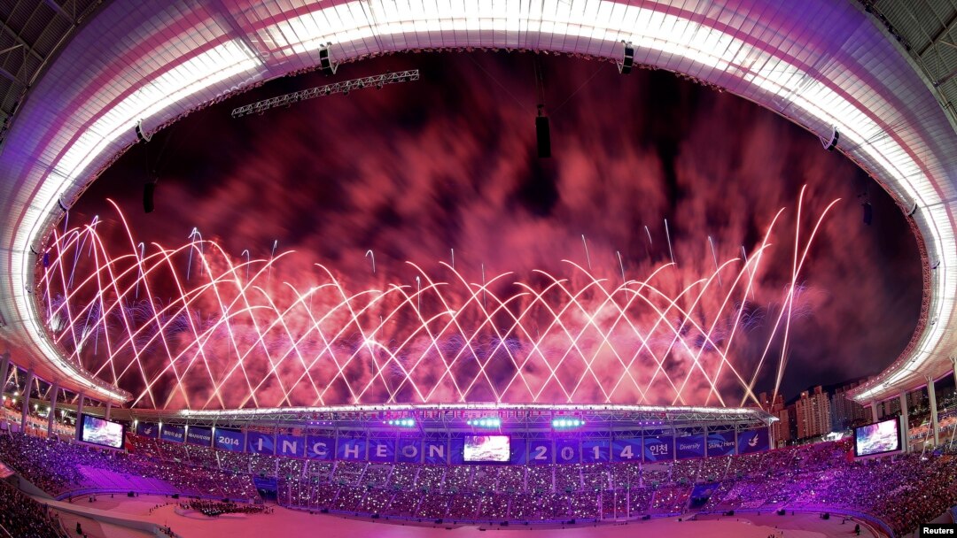 Kembang api pada upacara pembukaan Asian Games ke-18 di Incheon, Korea Selatan. (Reuters/Kim Kyung-Hoon)