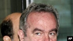 Người Hồi gi&aacute;o h&agrave;nh hương v&acirc;y quanh biểu tượng linh thi&ecirc;ng Kaaba để cầu nguyện trong đền thờ lớn ở th&aacute;nh địa Mecca, Ả-rập X&ecirc;-&uacute;t, ng&agrave;y 23 th&aacute;ng 10, 2012.