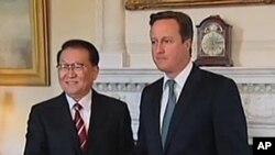 英首相卡梅伦(右)在伦敦会晤到访的中共政治局常委李长春