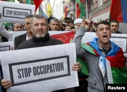 People take part in a rally in support of Azerbaijan over the conflict in the breakaway Nagorno-Karabakh region, outside the Armenian embassy in Kyiv, Ukraine, April 8, 2016.