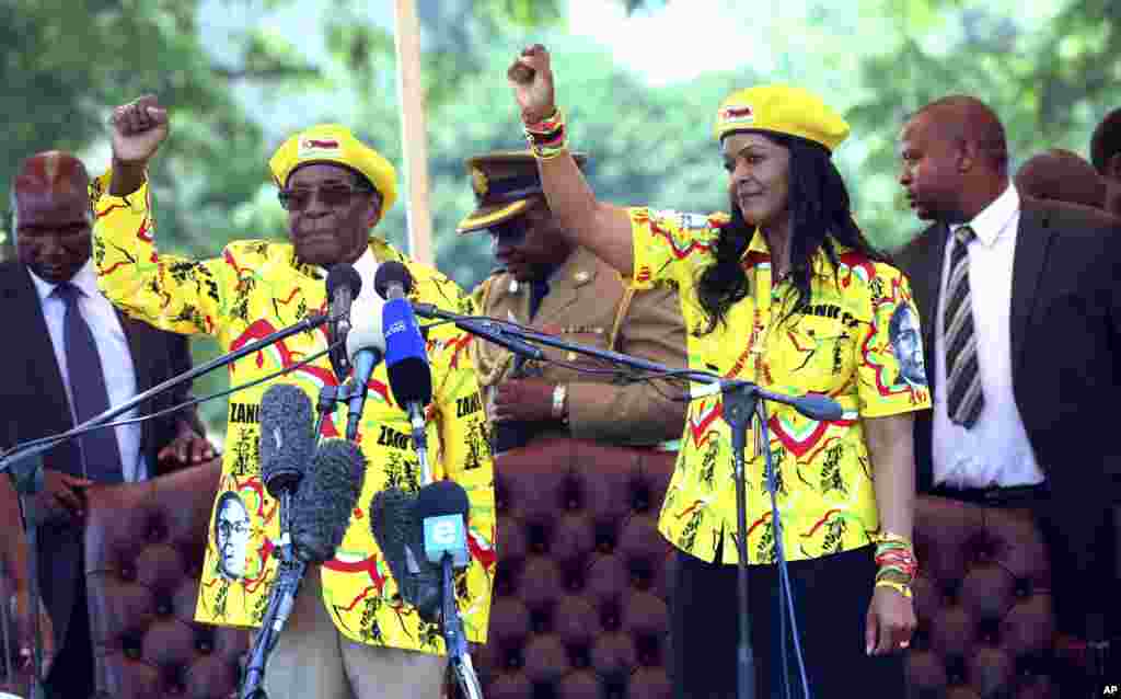 Zimbabwe&#39;s President Robert Mugabe, left, and his wife Grace chant the party&#39;s slogan during a solidarity rally in Harare.
