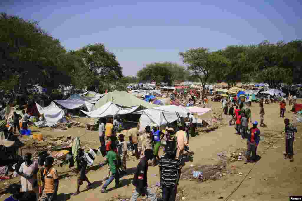 A general view of a camp for displaced people set up in a United Nations compound in Bor, South Sudan, Dec. 25, 2013.