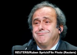 Presiden UEFA Michel Platini berbicara dalam konferensi pers setelah pertemuan UEFA di Zurich, Swiss, 28 Mei 2015. (Foto: Reuters)