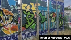 Phần còn lại của Bức tường Berlin vẫn tồn tại trong thành phố như một lời nhắc nhở về những ngày đen tối ở châu Âu, ngày 30 tháng 6 năm 2016.